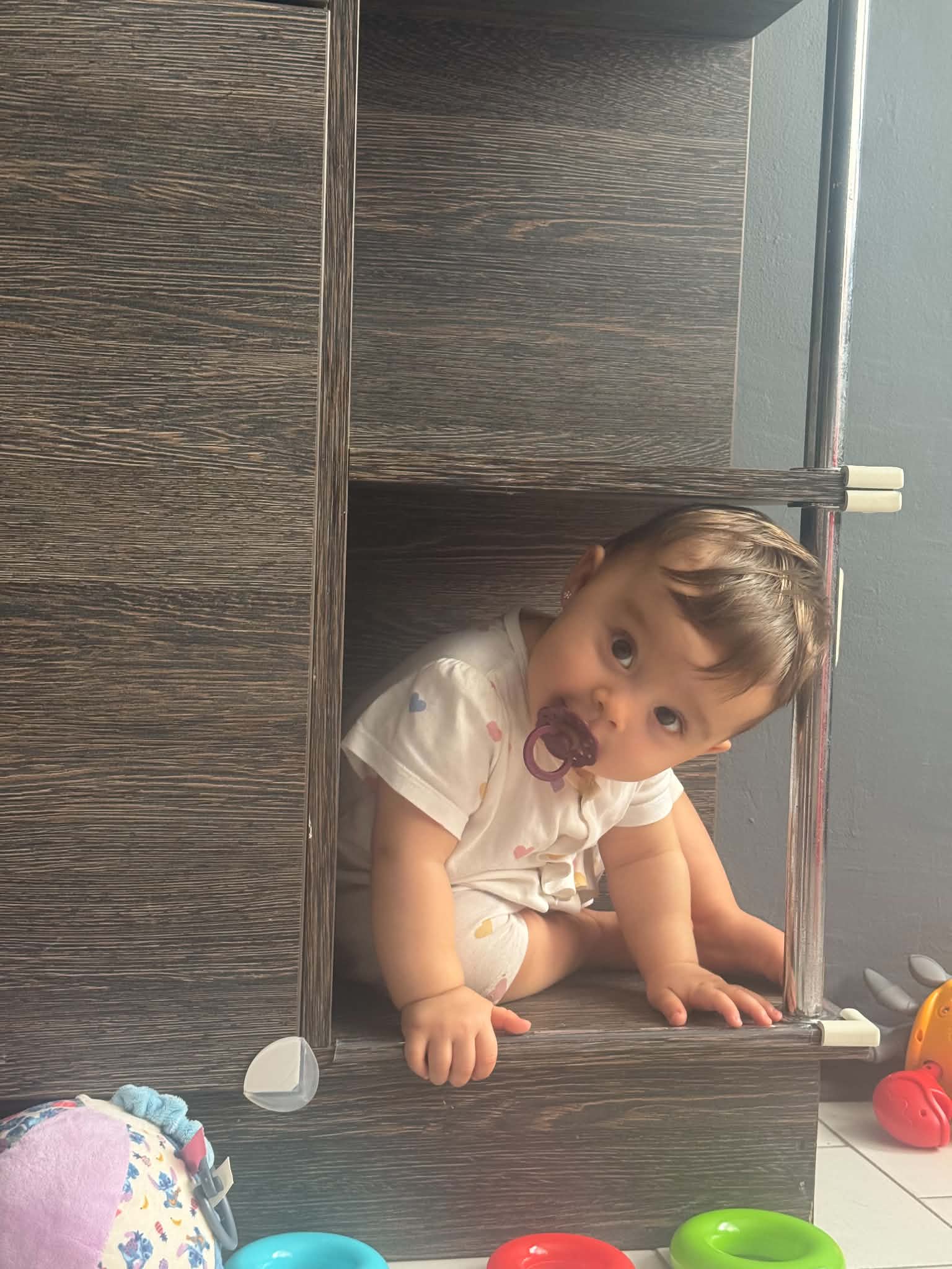 Адриана се е настанила в шкафа
